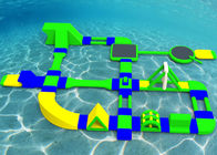 Niestandardowe zielone nadmuchiwane wodne parki wodne 35x21m Pływające plandeki z PVC dla dzieci