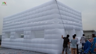 Niestandardowy biały namiot napełniający na zewnątrz ruchomy klub nocny przenośny namiot napełniający na imprezy