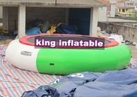Wodno-zielona / biała zabawka do skakania nadmuchiwana woda, trampolina wodna o średnicy 5m z PVC