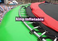 Wodno-zielona / biała zabawka do skakania nadmuchiwana woda, trampolina wodna o średnicy 5m z PVC