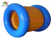 Niebieska / żółta nadmuchiwana piłka do chodzenia PCV Woda tocząca się zabawka do parku wodnego