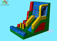 Kolorowe nadmuchiwane gry sportowe / wysadzenie w powietrze ściana wspinaczkowa Zjeżdżalnia dla dzieci Rzutki 8 * 5 M