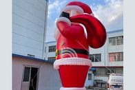 Gigantyczny nadmuchiwany Święty Mikołaj z torbą na prezenty Dekoracje świąteczne na zewnątrz