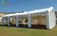Wysokiej jakości wielki namiot nafalowy z trawy do ślubów lub reklam
