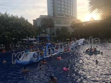 Rodzinny park rozrywki "Blow Up Kids", gigantyczne dmuchane sporty wodne
