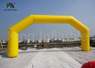 Gigantyczny żółty reklamowy nadmuchiwany łuk wejściowy na pokaz promocyjny