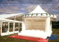 Nadmuchiwany dmuchany zamek karuzelowy na zewnątrz biały 4x3,5 m do użytku weselnego