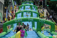 Dostosowana 100-metrowa nadmuchiwana gra sportów wodnych na świeżym powietrzu Zjeżdżalnia miejska dla dorosłych